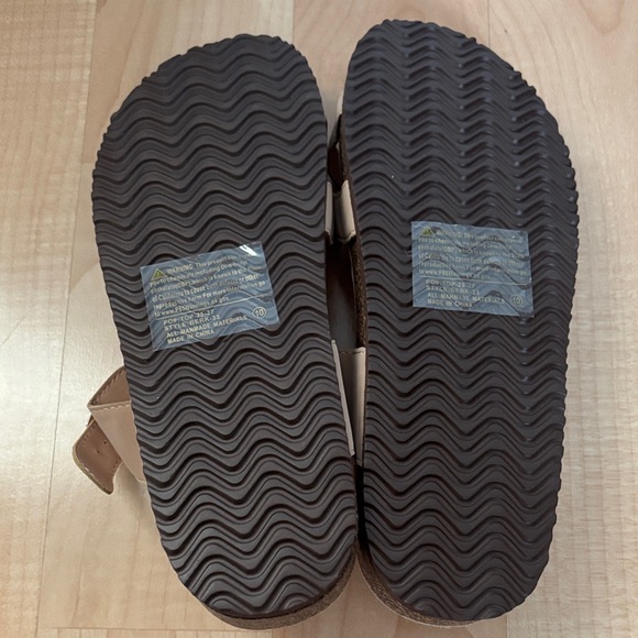 Women’s Beige Cross-Strap Sandals Size 10 - Picture 5 of 5